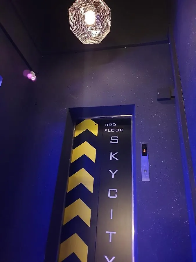 Skycity Capsule Hotel Куала-Лумпур Малайзия